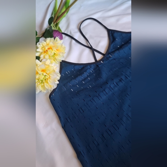 Under Armour  - Med. Blue Tank - Picture 4 of 12